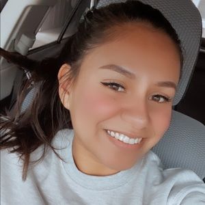 Meet your Posher, Francisca